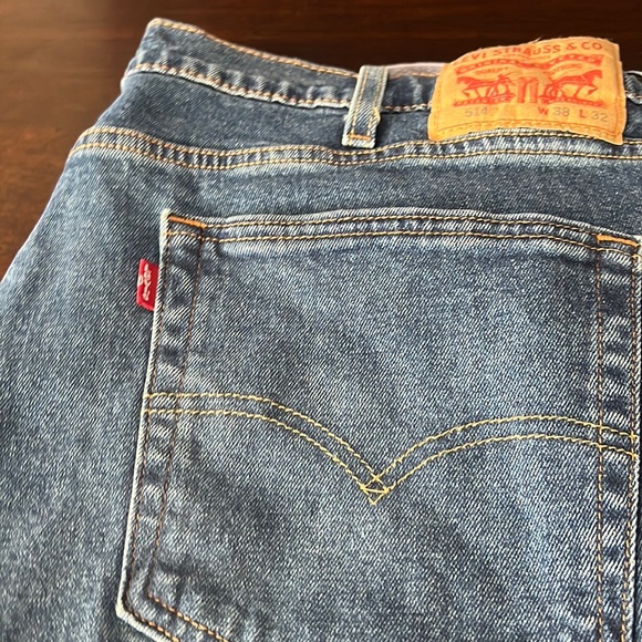 I am selling an authentic Levi Jeans - Picture 6 of 6